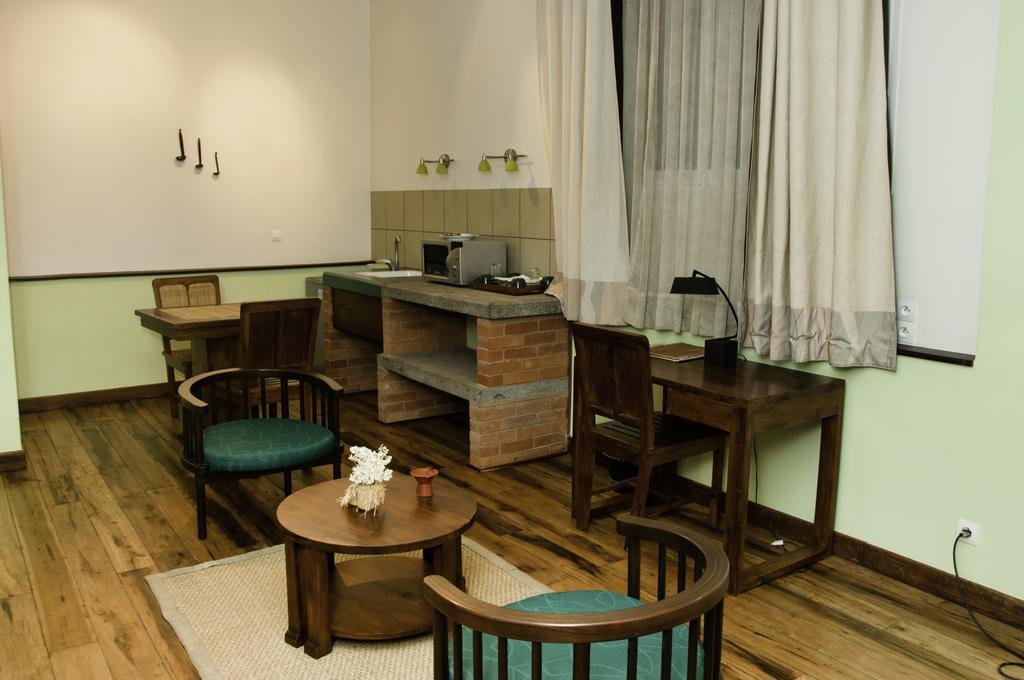 Hotel Restaurant Le Combava Antananarivo Buitenkant foto