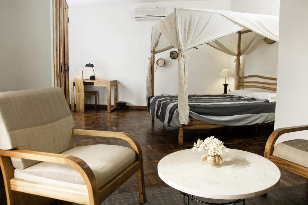 Hotel Restaurant Le Combava Antananarivo Kamer foto