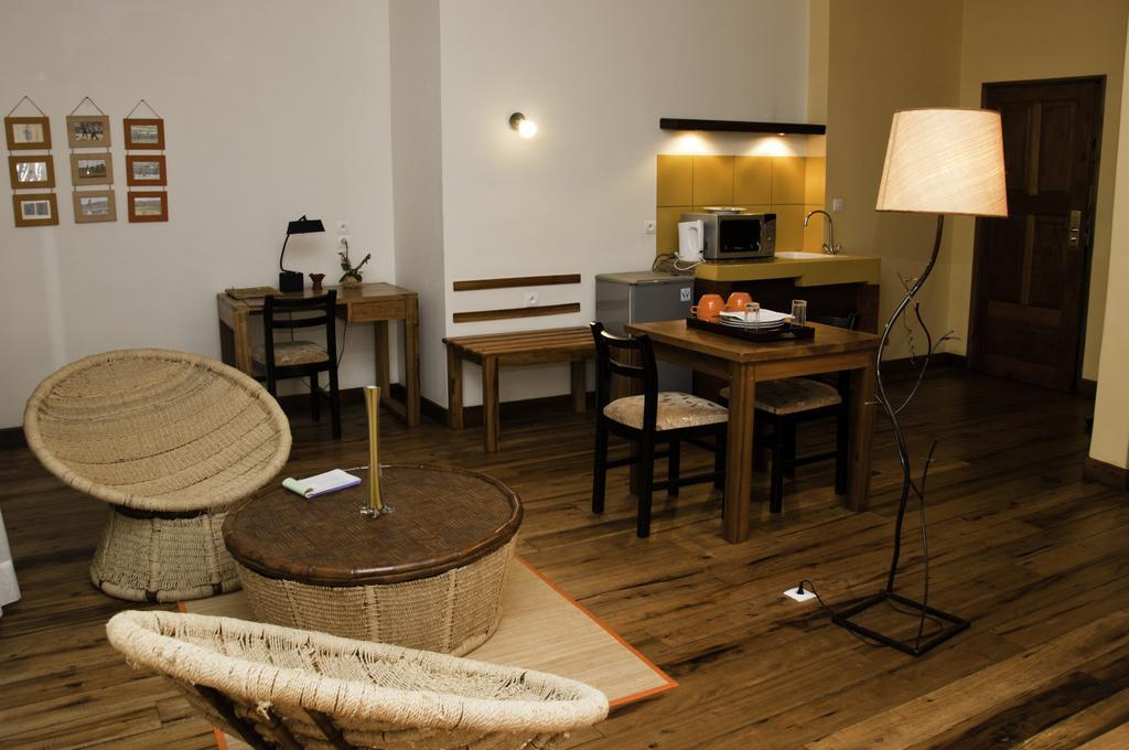 Hotel Restaurant Le Combava Antananarivo Kamer foto