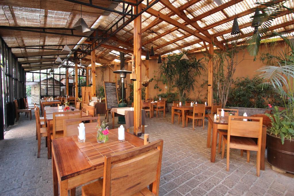 Hotel Restaurant Le Combava Antananarivo Buitenkant foto