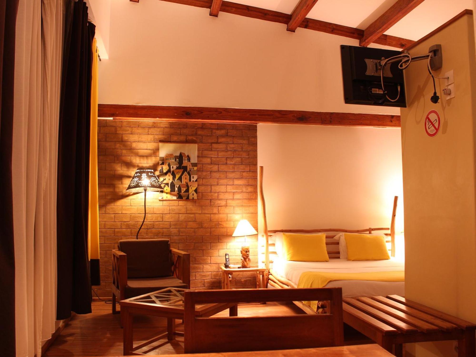 Hotel Restaurant Le Combava Antananarivo Buitenkant foto