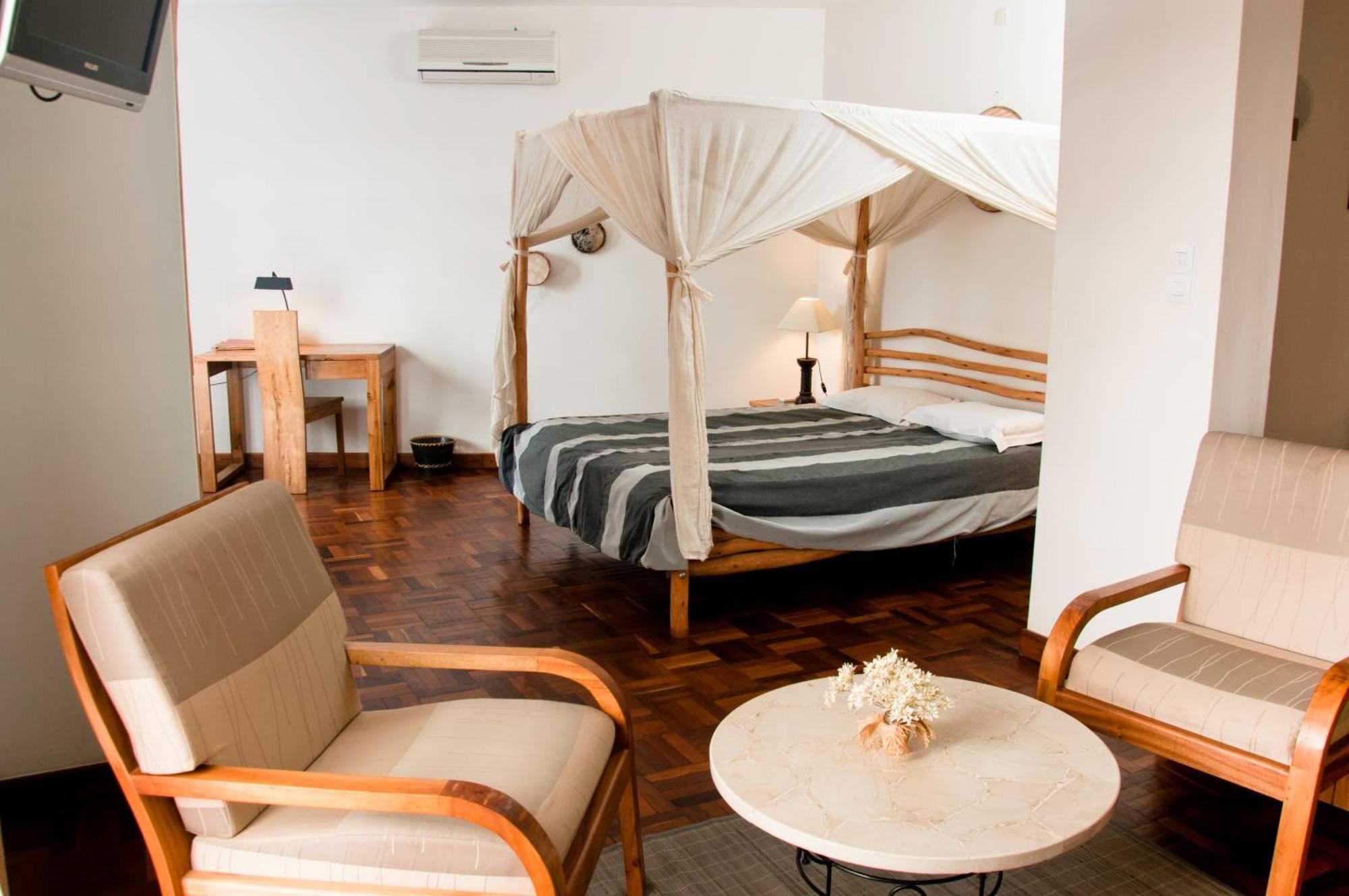 Hotel Restaurant Le Combava Antananarivo Buitenkant foto