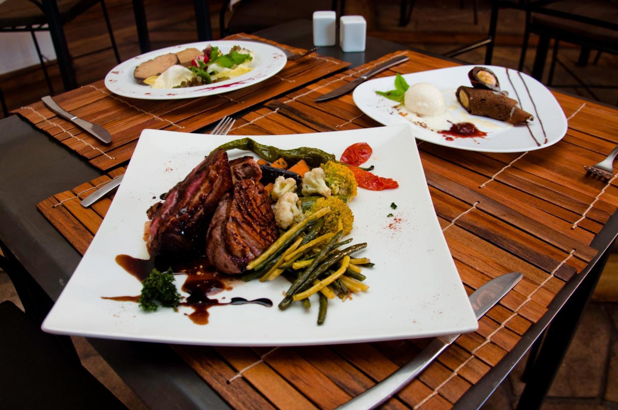Hotel Restaurant Le Combava Antananarivo Buitenkant foto