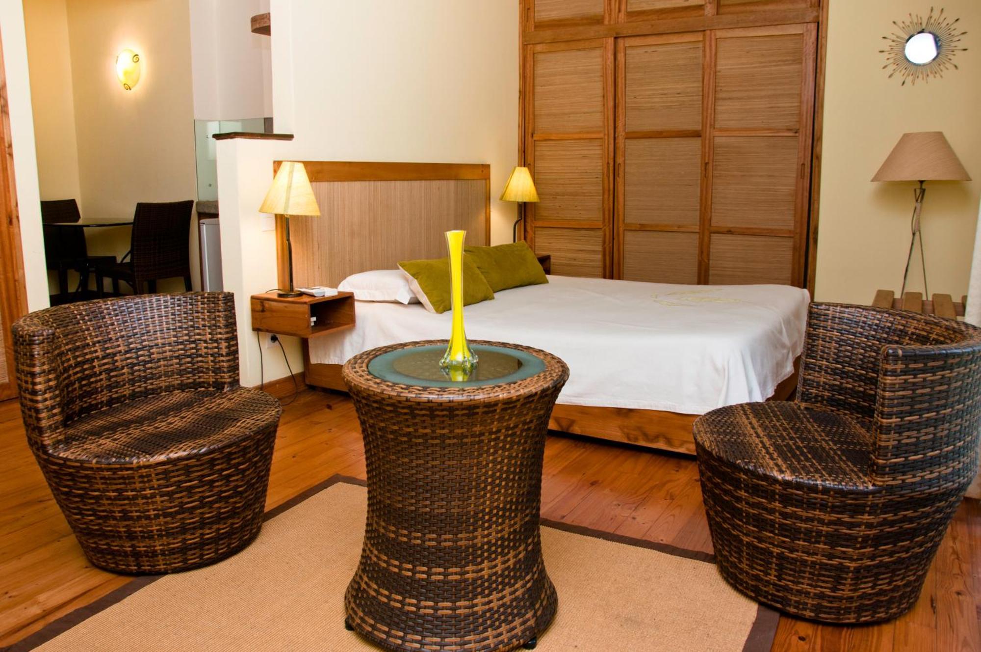 Hotel Restaurant Le Combava Antananarivo Buitenkant foto