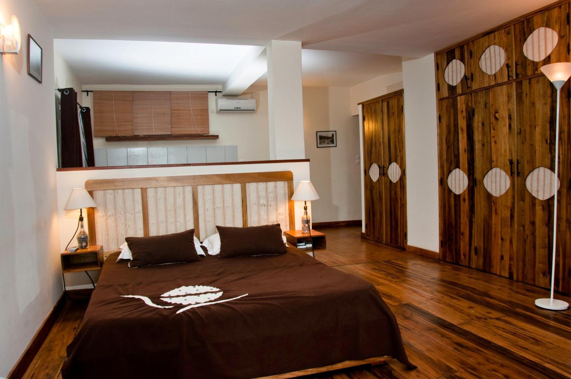 Hotel Restaurant Le Combava Antananarivo Buitenkant foto