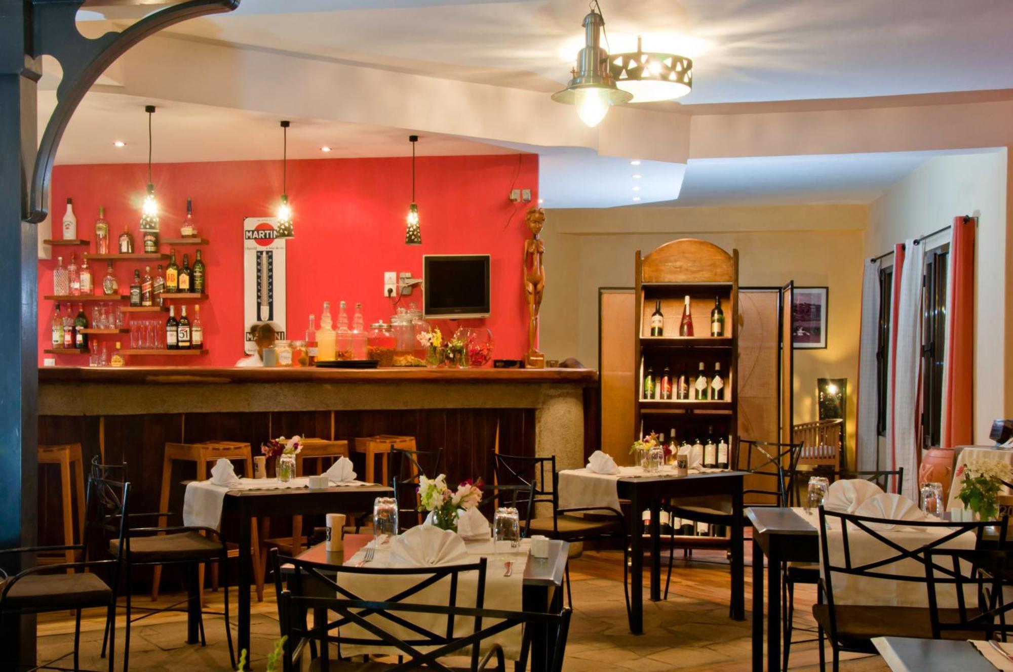 Hotel Restaurant Le Combava Antananarivo Buitenkant foto
